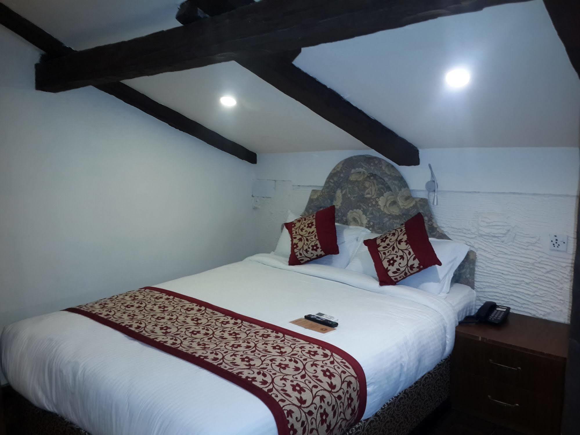 קטמנדו Hotel Heranya מראה חיצוני תמונה