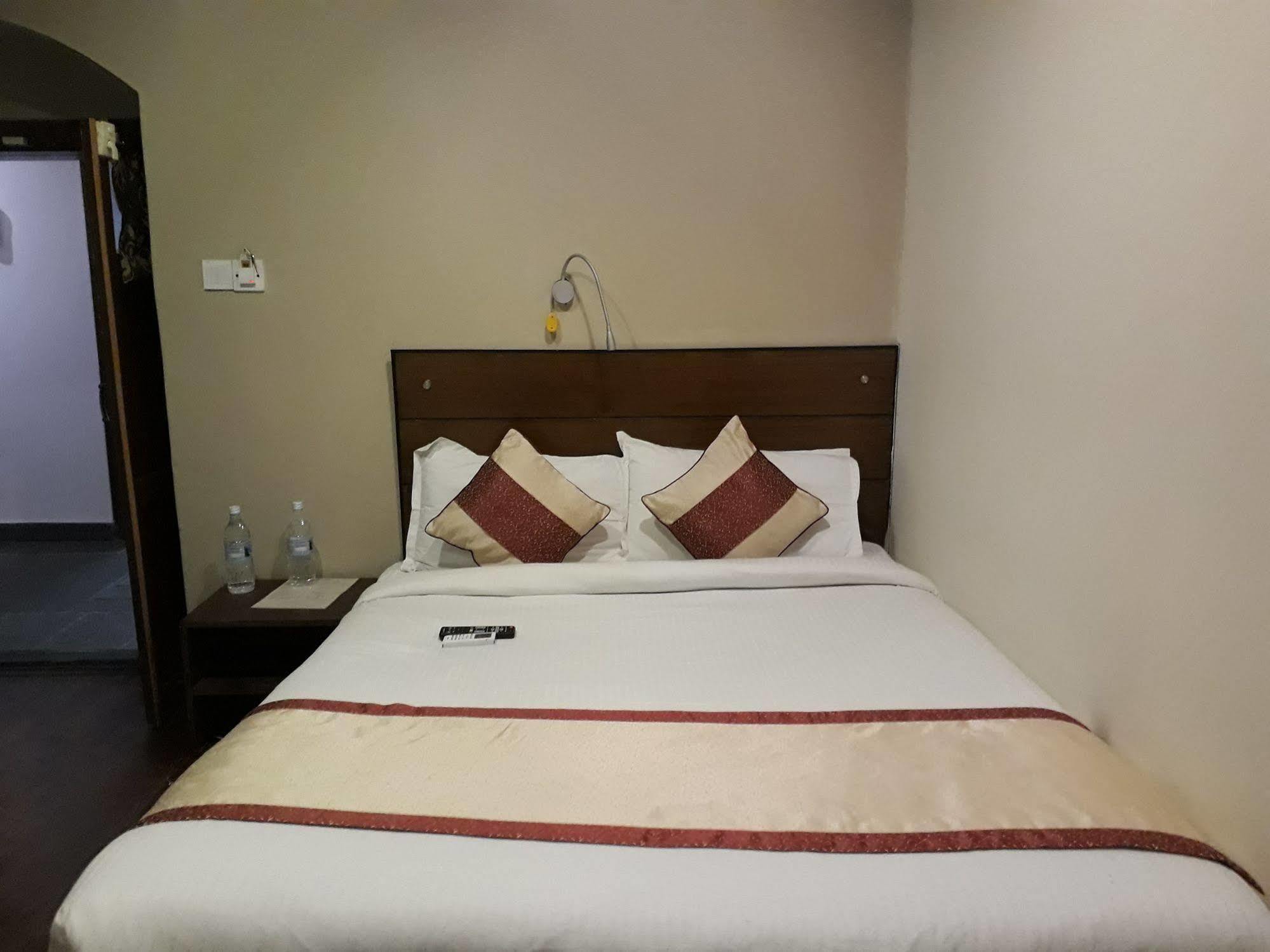 קטמנדו Hotel Heranya מראה חיצוני תמונה