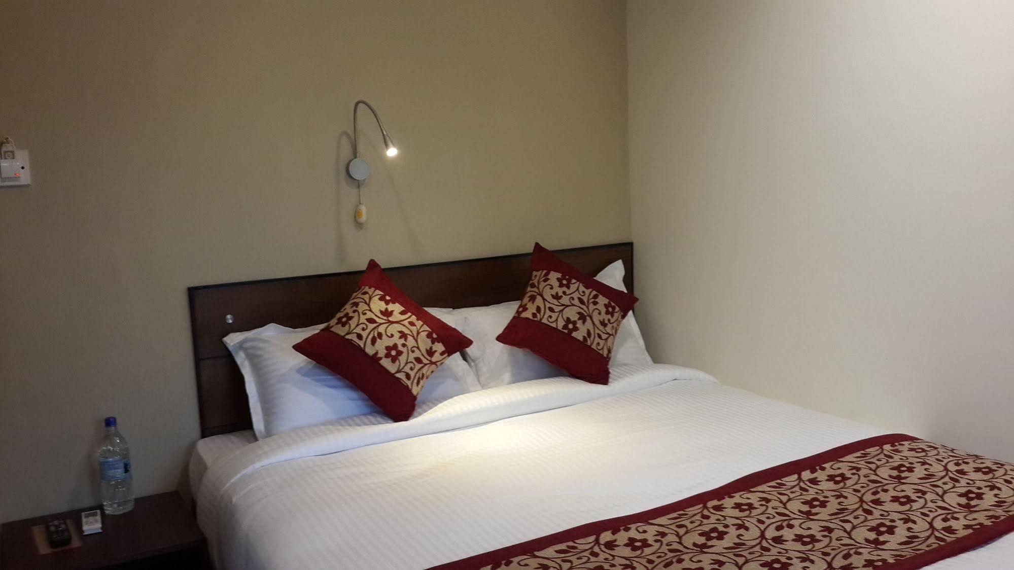 קטמנדו Hotel Heranya מראה חיצוני תמונה