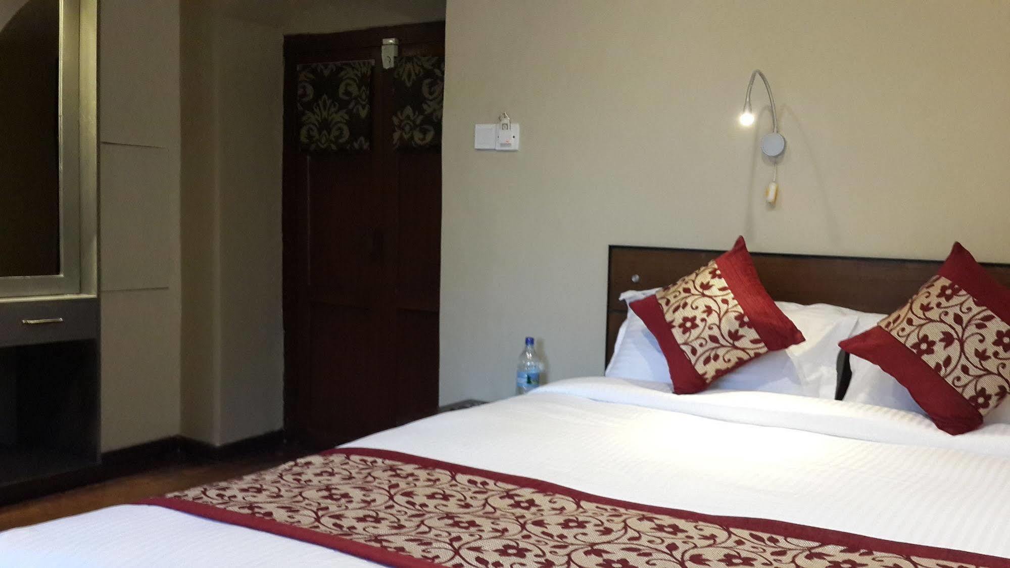 קטמנדו Hotel Heranya מראה חיצוני תמונה